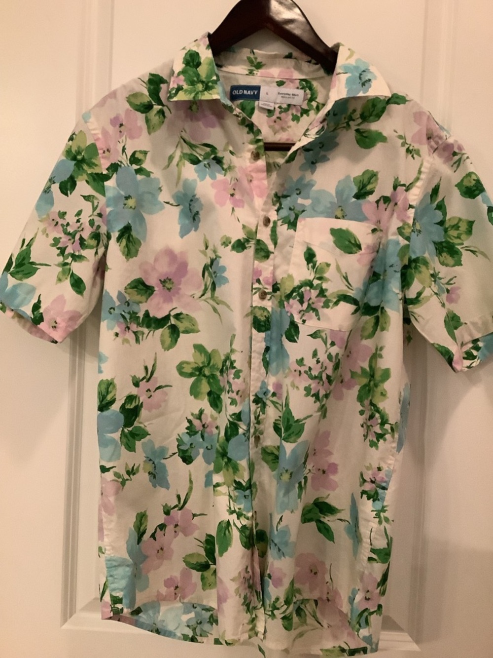 Old Navy Floral Short-Sleeve Button-Up in White, Blue & Pink L